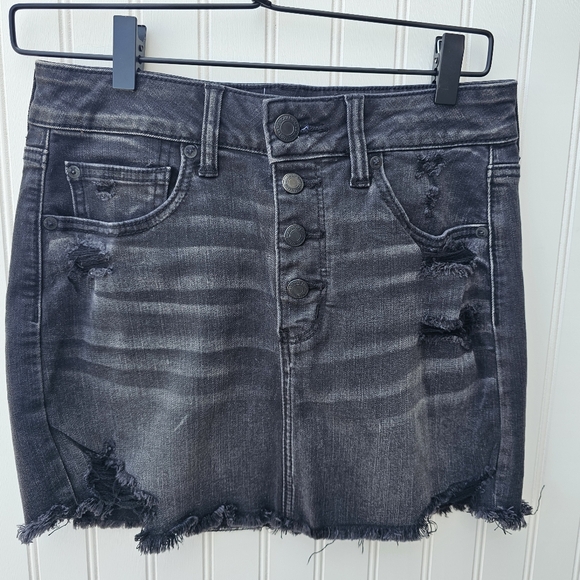American Eagle Outfitters Dresses & Skirts - American Eagle Y2K High Rise MinibDistressed Black Denim Skirt Size 6